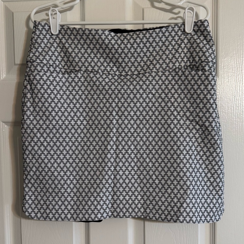 Stylish Black and White Patterned Skort